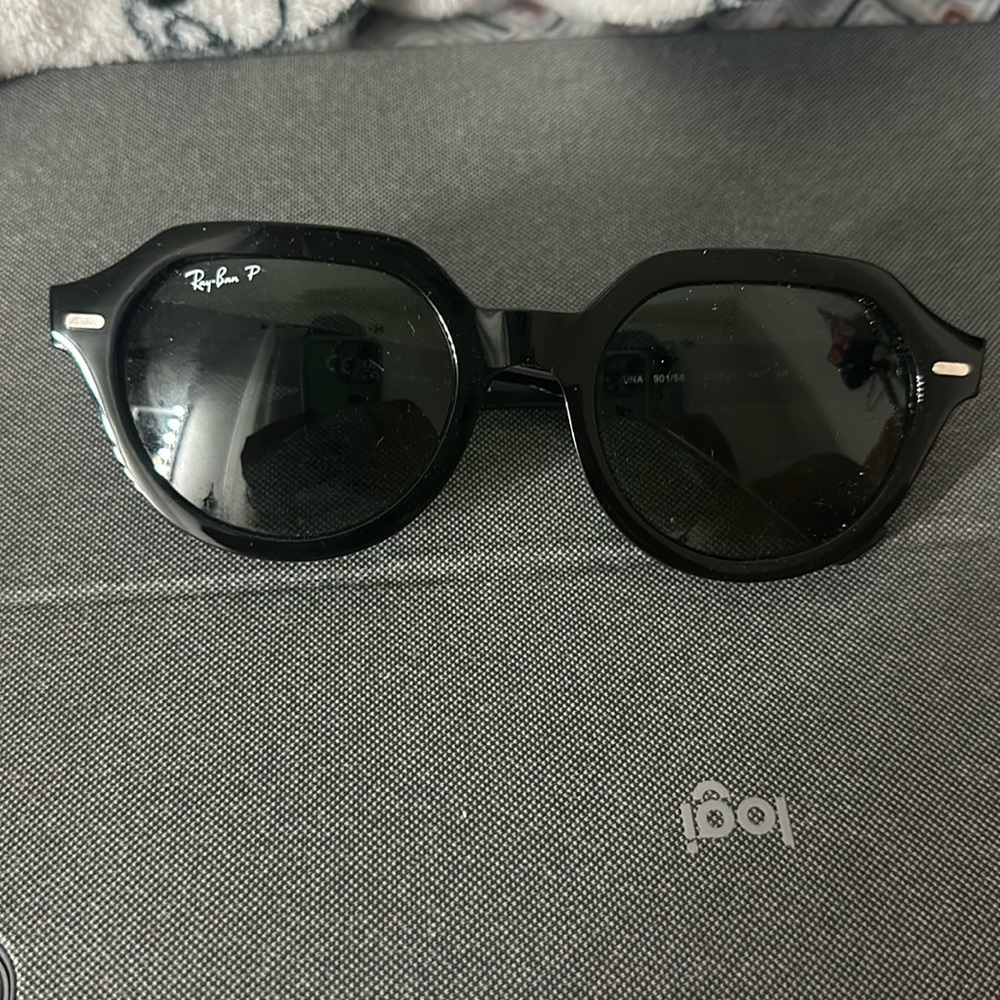 Rayban 4399 Gina black polarized. Too big for my face. Used once.